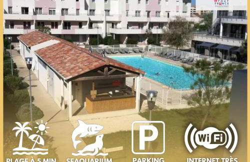 LE BLEU CAMARGUE - T3 EN DUPLEX CLASSÉ 3 ETOILES - CLIM - ARRIVÉE AUTONOME - Piscine privative à la résidence - Parking Gratuit - Wifi FIBRE - Animaux acceptés - Idéale Famille couple télétravail - Foto 2