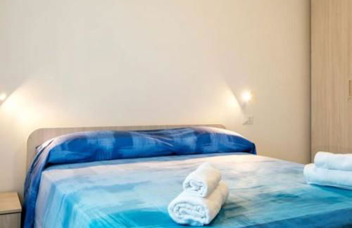 Mare fuori, sul lungomare con tre camere da letto e due bagni! - Foto 7