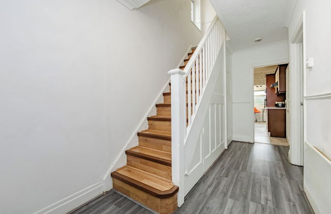 House - Sleeps 10 - Parking - Garden - Foto 13