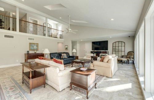 Stunning Waterfront Rental Property with Private Dock and Pool - Foto 9