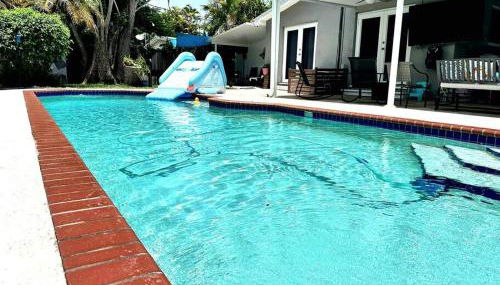 Heated Pool Private Duplex House, BBQ, Parking, WiFi - Foto 3
