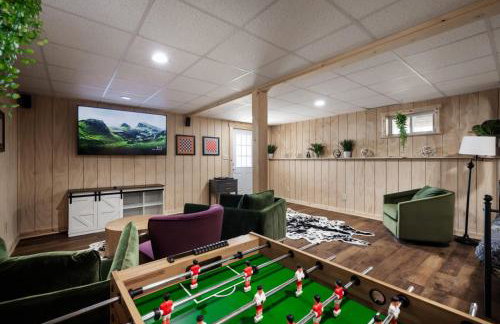 Cozy cabin w hot tub fire pit & ski access - Foto 40