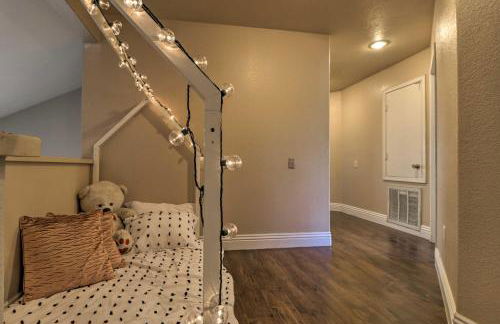 Lavish Family Escape with Game Room in Avondale! - Foto 29