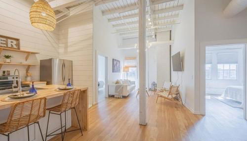 Darlin' Downtown Dawghouse - Photo 5