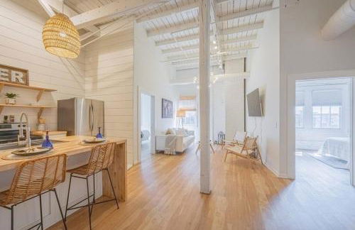 Darlin' Downtown Dawghouse - Photo 5