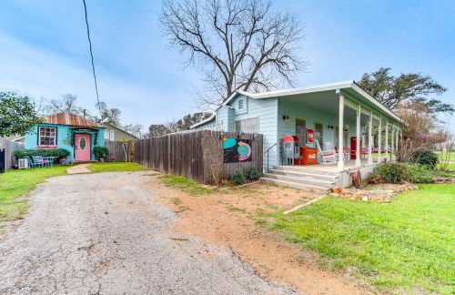 Fifties Diner-Style Llano Home with Shared Fire Pit - Photo 24