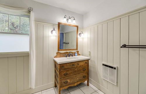 Peaceful Atlantic Cottage with Deck and Yard! - Foto 15