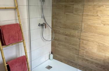 Maison familiale, 13 lits, 3 SDB, parking gratuit, jardin, terrasse - Foto 9