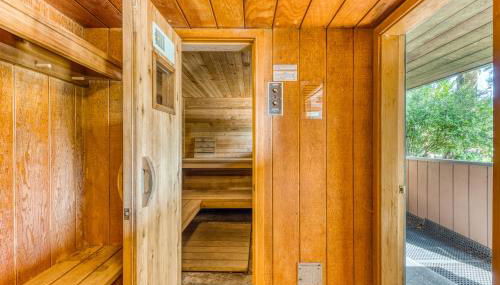 The Bridge and Balcony - Photo 4