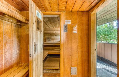 The Bridge and Balcony - Photo 4