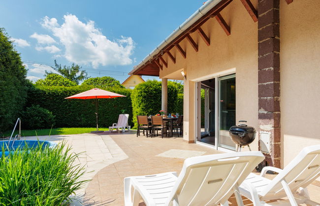 4 bedroom House in Siófok with private pool and garden - Photo 33