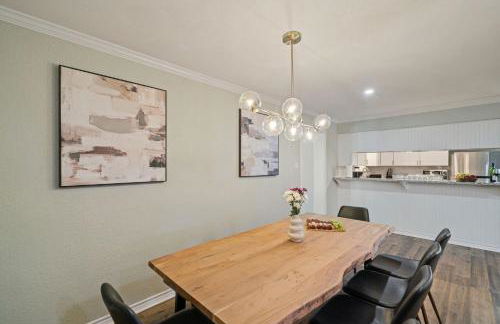 Amazing 4BR 2BA Winter Home with Pool & Game-Movie Room - Foto 12