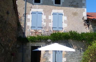 La Poste Saulgond - Foto 1