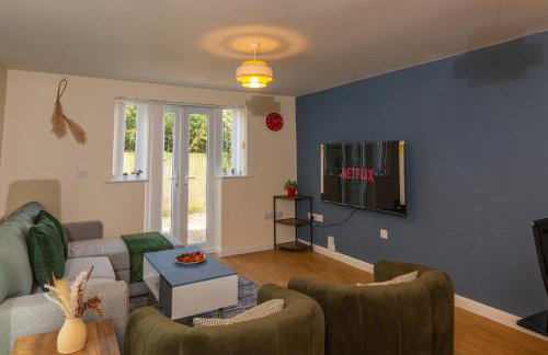 The Vogue Stay, 3 Bedrooms, 2 bathrooms, Ideal for JR & Oxford Hospitals, FREE CarPark, Conveniently located for Ring Road access, 2 miles from Oxford City Centre easy car & bus route - Foto 17