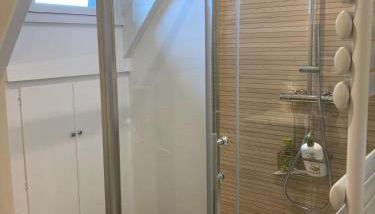 Villa Cancale, vue mer, 15 pers, plage à 200m - Foto 4, Shower