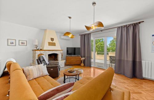 Holiday Home with pool and garden - Photo 13