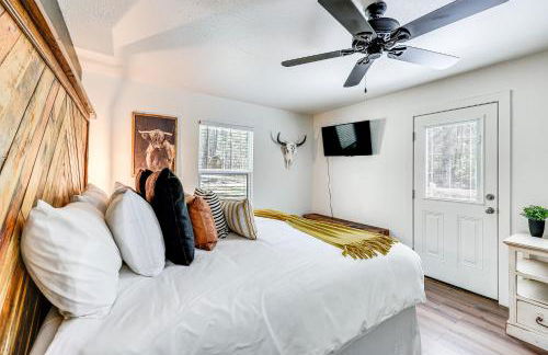 Riverfront Royal Home with Hot Tub and Fire Pits! - Foto 12