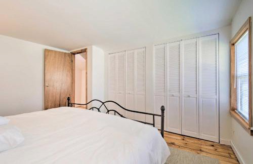 Walk to Beach! Sodus Point Escape with Private Yard - Foto 20