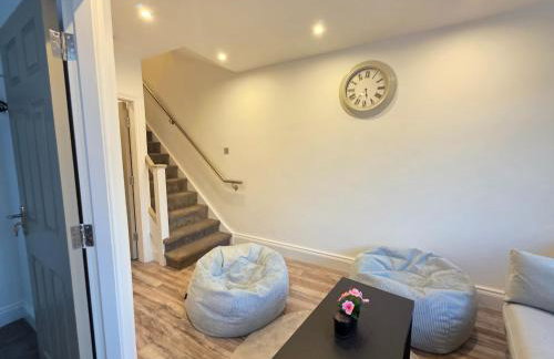 Anfield 4 min walk Sleeps 7 4BR 5Bed 3Bathrooms - Photo 32