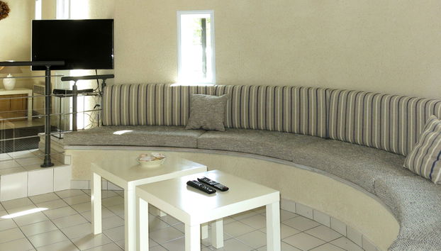 Les Brisans - Photo 4, Living Room