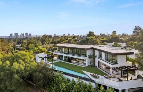 Luxurious 5BR Villa in BH with Pool, Theater, and Views - Foto 12