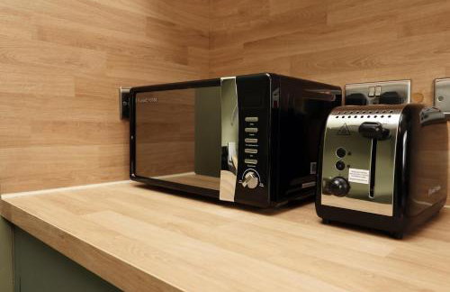 Modern Comfort 4 Bedrooms and Great Location - Foto 12