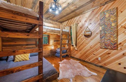 King Suite! Hot Tub, Arcade Games, L2 EV, Fire Pit, Kids Playset, Ping Pong, Dog Friendly - Foto 41