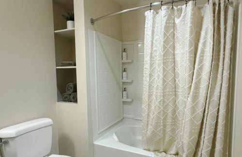 Stylish 1 Bedroom Apartment in LA with Free Parking - 10 Minutes away from Ceders Sinai - Foto 8