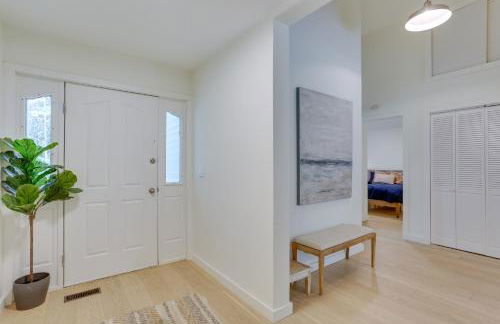 Charming Swan Lake Apartment with Deck! - Foto 4