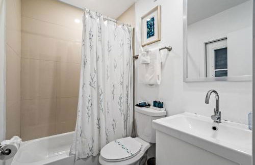 Villa Oasis 3 Miles to Hard Rock Stadium & Casino, Guitar Hotel Nearby, Pool, Game Room, Sleeps 12, 15 Min to Beach - Foto 38