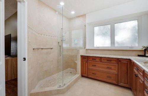 Tropical Pool Oasis - 5 BR Foosbal Cinema - Photo 22