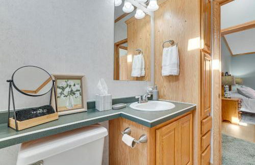 8 Mi to Dtwn Rochester Peaceful Home with Deck! - Foto 28