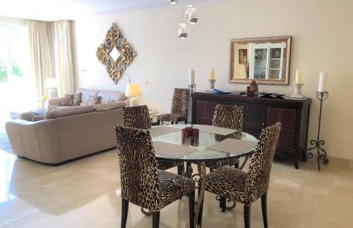 Beachside Luxury 2 bedroom apartment, Puerto Banus - Foto 12