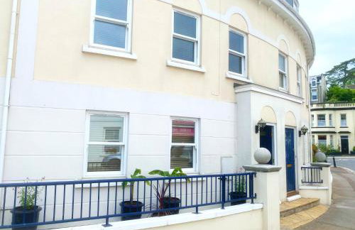 Lisburne Place - Luxury Three Bedroom Town House - Photo 2