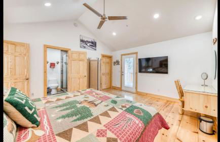 #2 Cottage Like Suite With Private Hot Tub - Photo 11