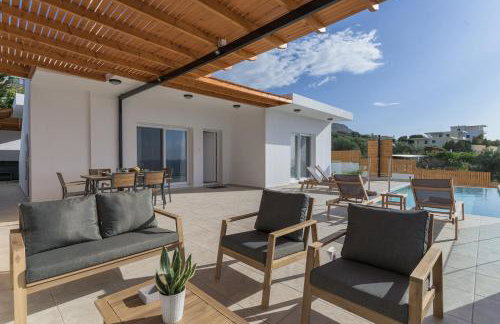 Windless SeaView Villa, with Pool & Hot Tub, By ThinkVilla - Foto 7