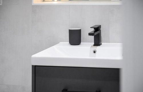 Luxury Apartment Heart of Didsbury - Photo 9