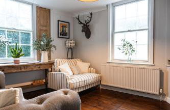 Central Stamford Apartment with private parking - Foto 39