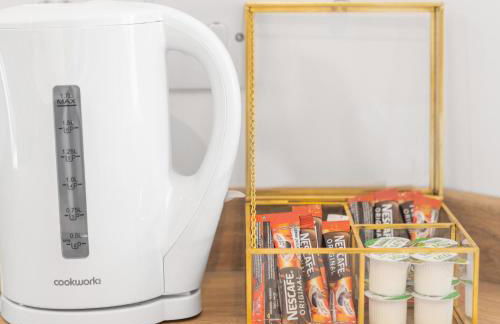 Stylish Two Bed Apartment -Cradley Health - Smart Tv - Netflix - Parking 27BC - Foto 24