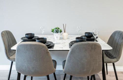 Luxury 3BR Apartment - City Centre - Sleeps 10 - Foto 28