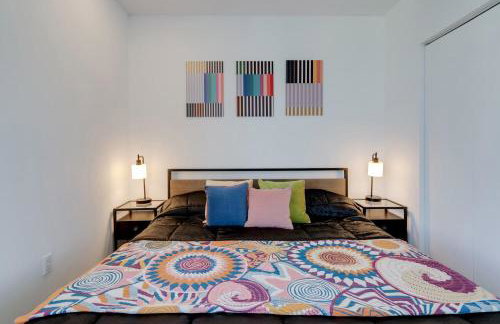 Vibrant Downtown Haven with Rooftop Pool & Parking - Foto 7