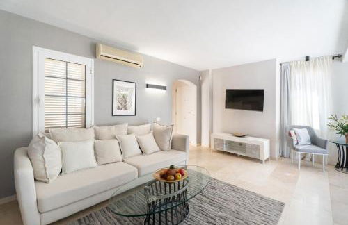 La Caleta Luxury Seaside Villa with 3 Bedrooms and Private Pool - Foto 5