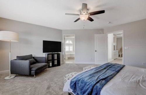 Beautiful 5BR w/King Beds, Pool & Hot Tub, Games - Photo 6