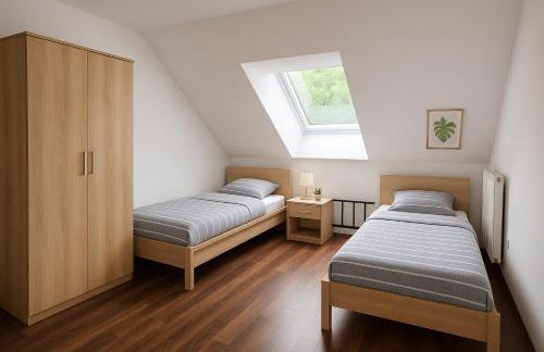 MODERN, VOLLAUSGESTATTET, GROßER PARKPLATZ, 6 ZIMMER - Foto 1