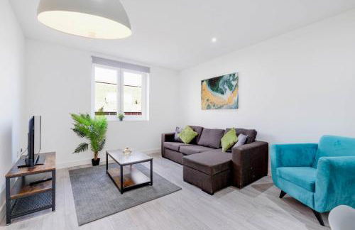 Luxurious 1 Bed Serviced Apartment with Wi-Fi - Photo 50