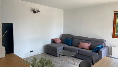 Spacious T3 with balcony - close to town center - Photo 2