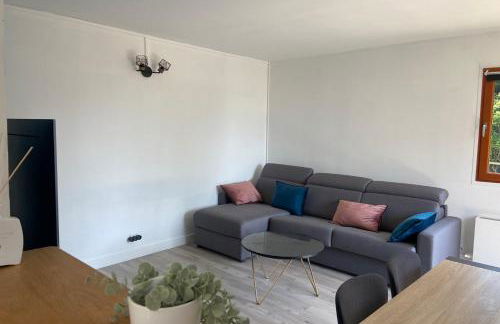 Spacious T3 with balcony - close to town center - Photo 2