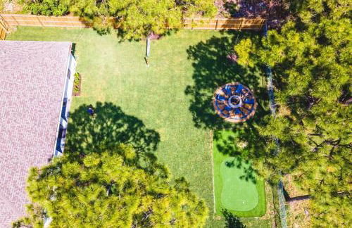 2023 Built! FineArt, Putt-Putt, Hammock, Backyard, Pet and Kid friendly - Photo 31