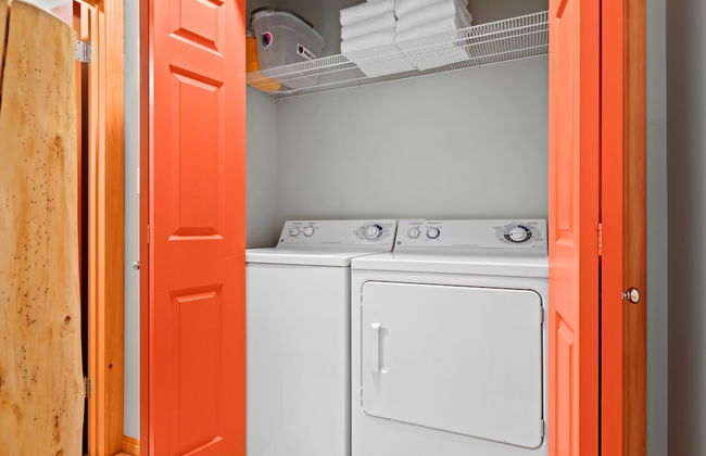 MODERN 4,500 sqft Ski Chalet: 5 Br + 6 Ba | Pool Table | Pool + PRIVATE Hot Tub - Photo 60