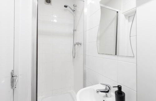 Charming 1 Bedroom Flat in Windmill with Parking - Foto 10